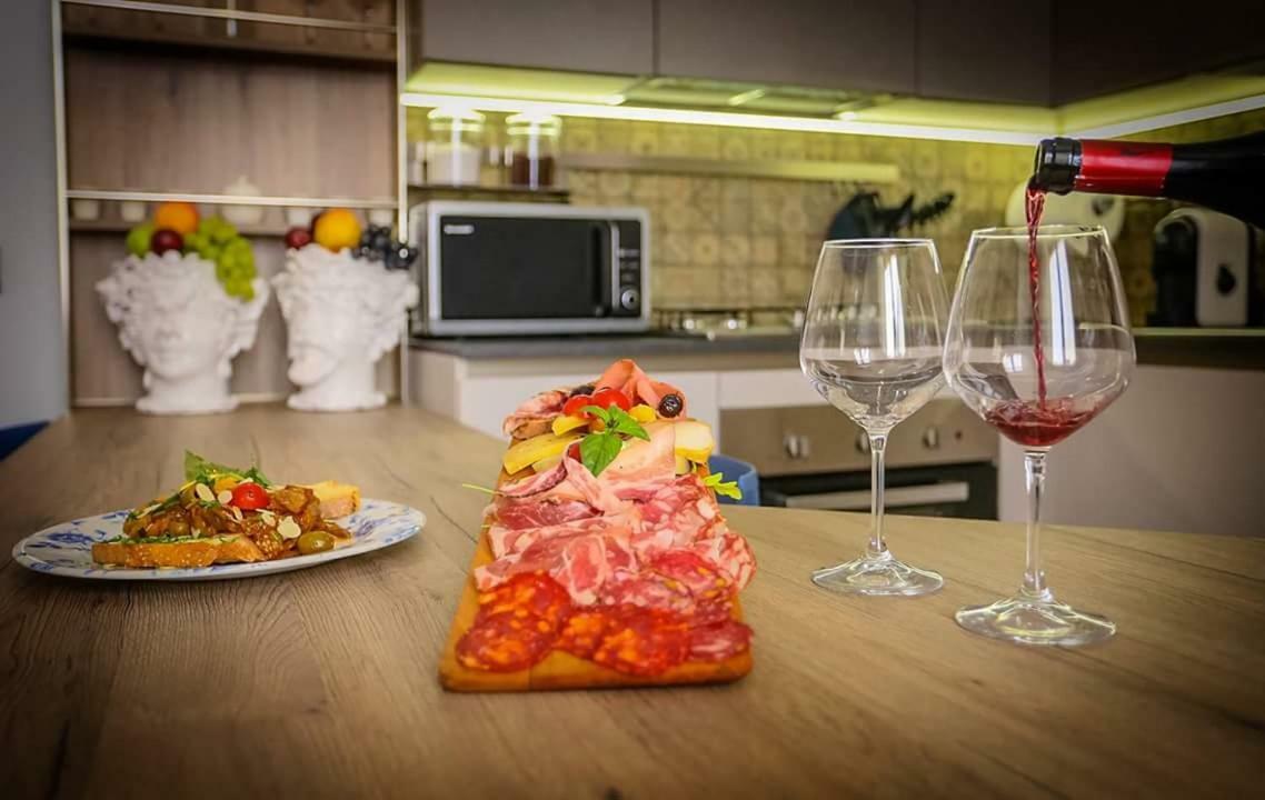 Le Suite Del Corso Чефалу Экстерьер фото