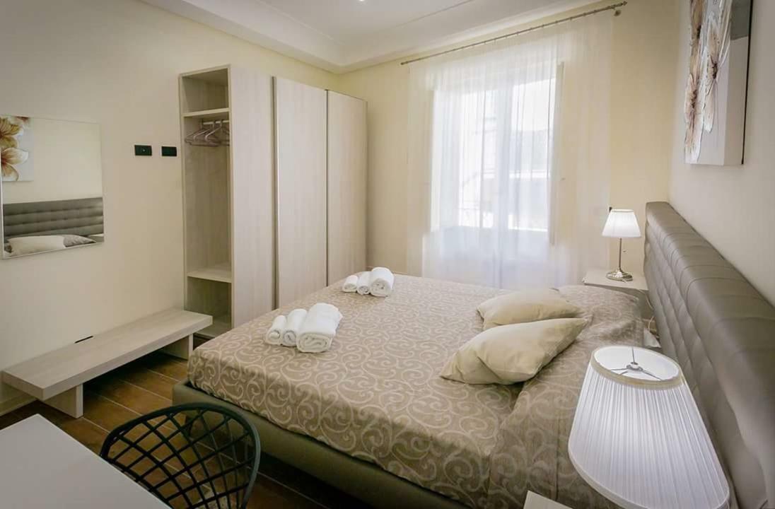 Le Suite Del Corso Чефалу Экстерьер фото